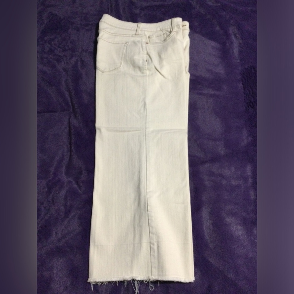 a.n.a. Cream Gently Worn Frayed Wide Leg Cropped Pants 🐣